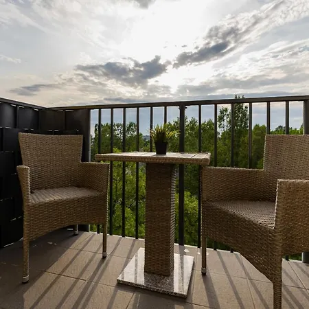 Apartment Urban Wings - Airport With Parking & Balcony By Renters
