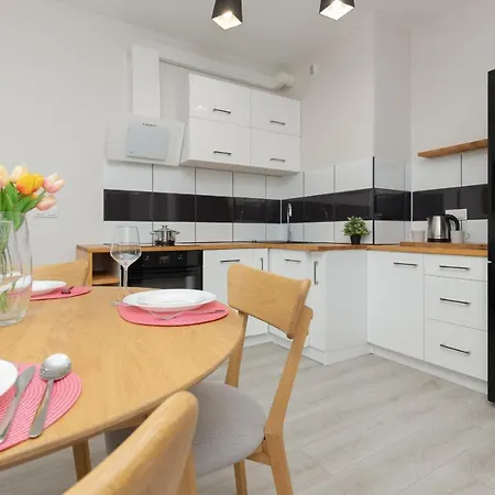 Apartment Urban Wings - Airport With Parking & Balcony By Renters *