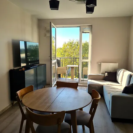 Urban Wings - Airport With Parking & Balcony By Renters דירה ורשה